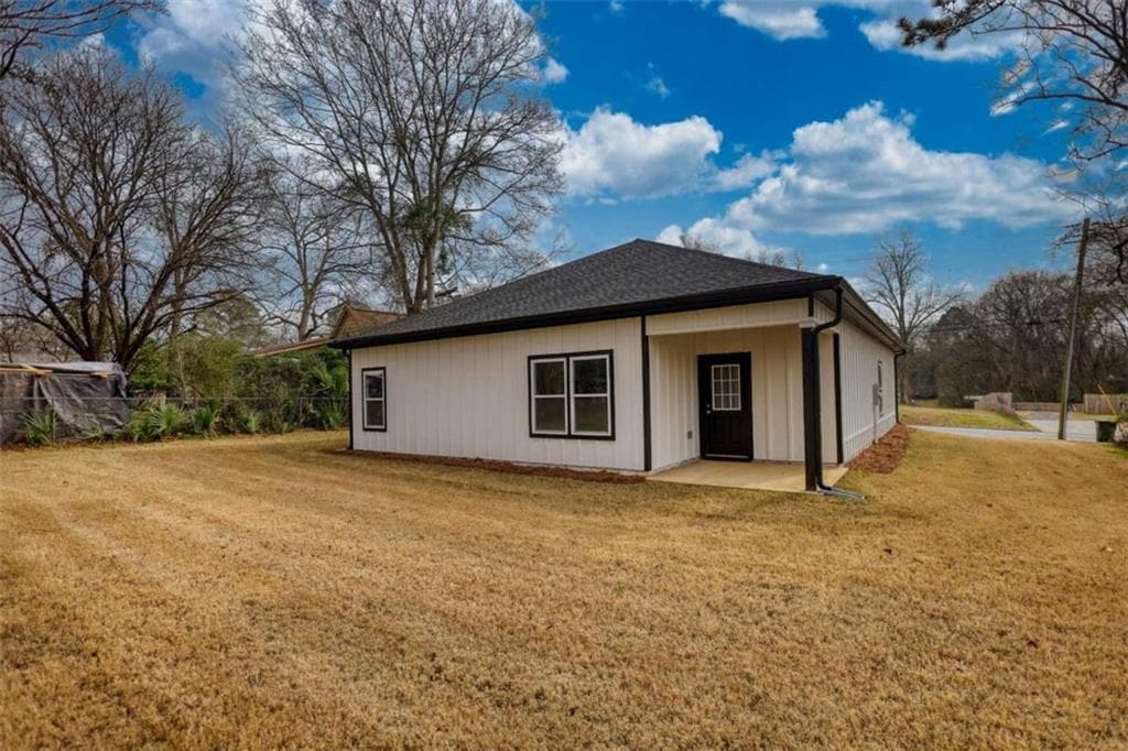 3 bedroom, 2 bathroom, 1,700 sq ft single family residence for sale at 853 Pearl Street, Madison, GA 30650 — photo 6