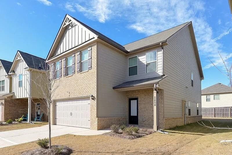5 bedroom, 3 bathroom, 2,377 sq ft single family residence for sale at 2454 Walker Drive, Hampton, GA 30228 — photo 2