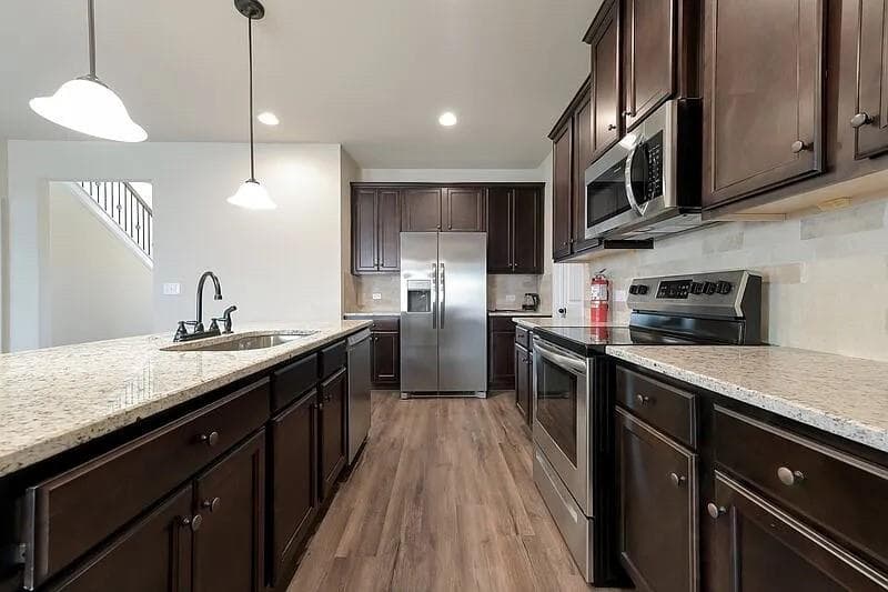 5 bedroom, 3 bathroom, 2,377 sq ft single family residence for sale at 2454 Walker Drive, Hampton, GA 30228 — photo 6