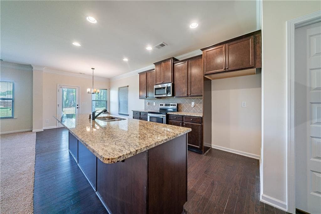 3 bedroom, 4 bathroom, 2,980 sq ft single family residence under contract at 10 Edgewater Court, Covington, GA 30016 — photo 3