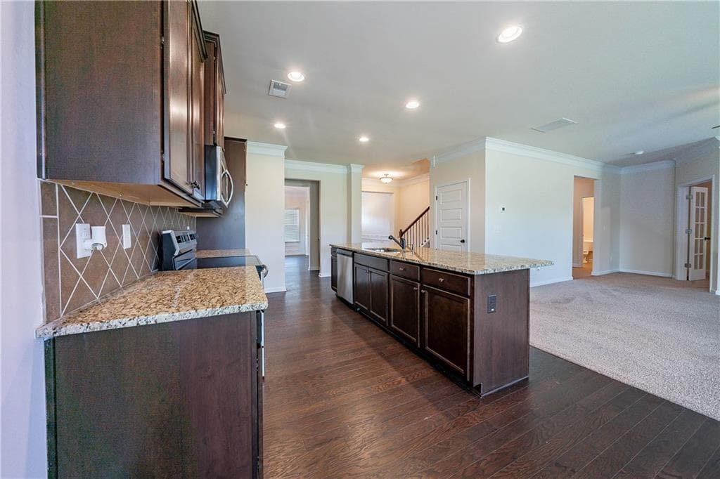 3 bedroom, 4 bathroom, 2,980 sq ft single family residence under contract at 10 Edgewater Court, Covington, GA 30016 — photo 5