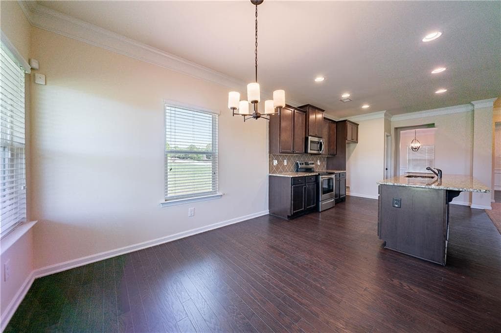 3 bedroom, 4 bathroom, 2,980 sq ft single family residence under contract at 10 Edgewater Court, Covington, GA 30016 — photo 6