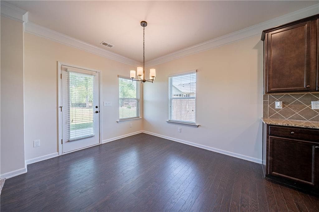 3 bedroom, 4 bathroom, 2,980 sq ft single family residence under contract at 10 Edgewater Court, Covington, GA 30016 — photo 7