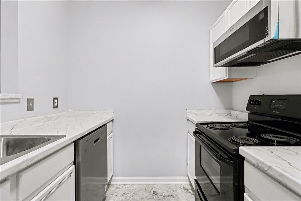 3 bedroom, 3 bathroom, 1,566 sq ft townhouse for sale at 6109 Camden Forrest Drive, Riverdale, GA 30296 — photo 10
