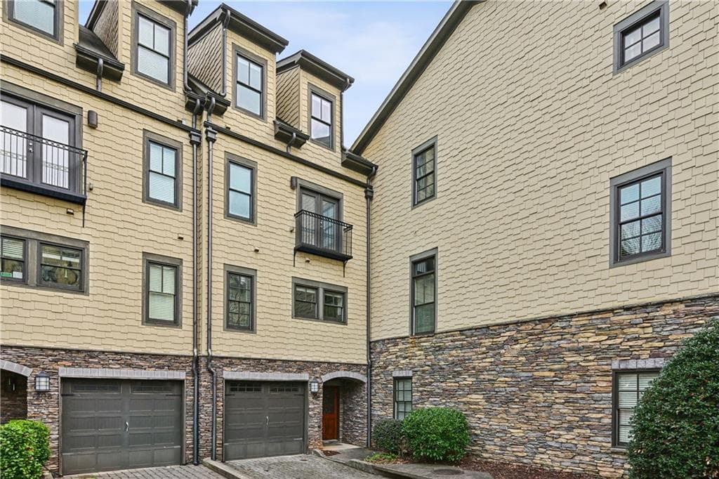 4 bedroom, 5 bathroom, 2,358 sq ft townhouse sold at 255 Southerland Terrace 204, Atlanta, GA 30307