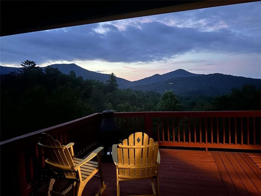 3 bedroom, 2 bathroom, 3,072 sq ft single family residence sold at 995 Glassy Mtn Road, Hiawassee, GA 30546