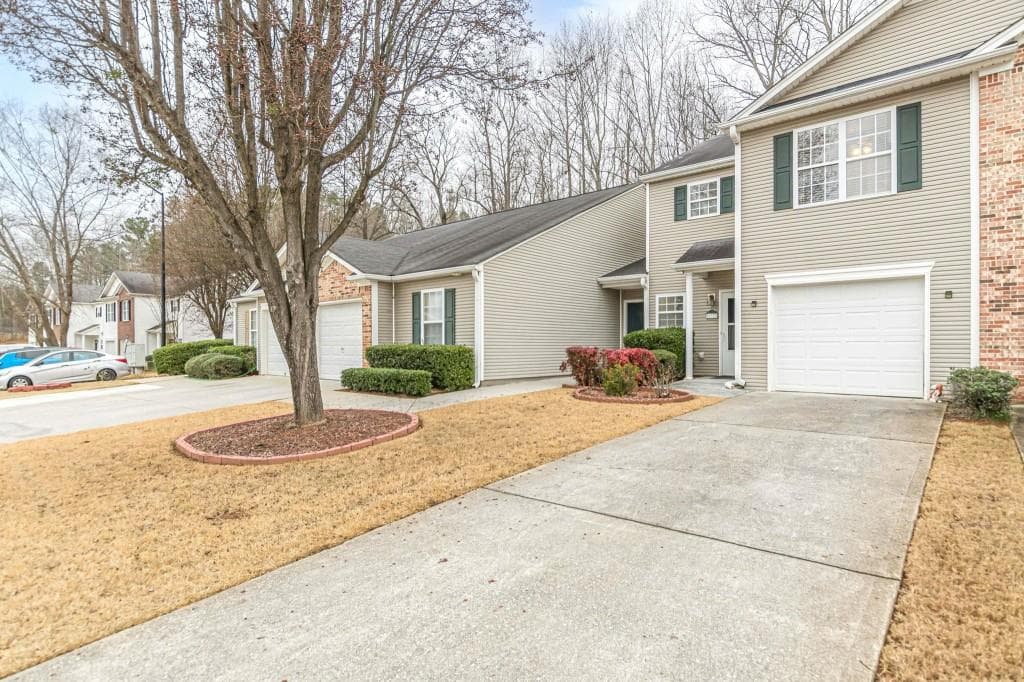 3 bedroom, 3 bathroom, 1,380 sq ft townhouse for sale at 137 Venture Path, Hiram, GA 30141 — photo 1 of 49