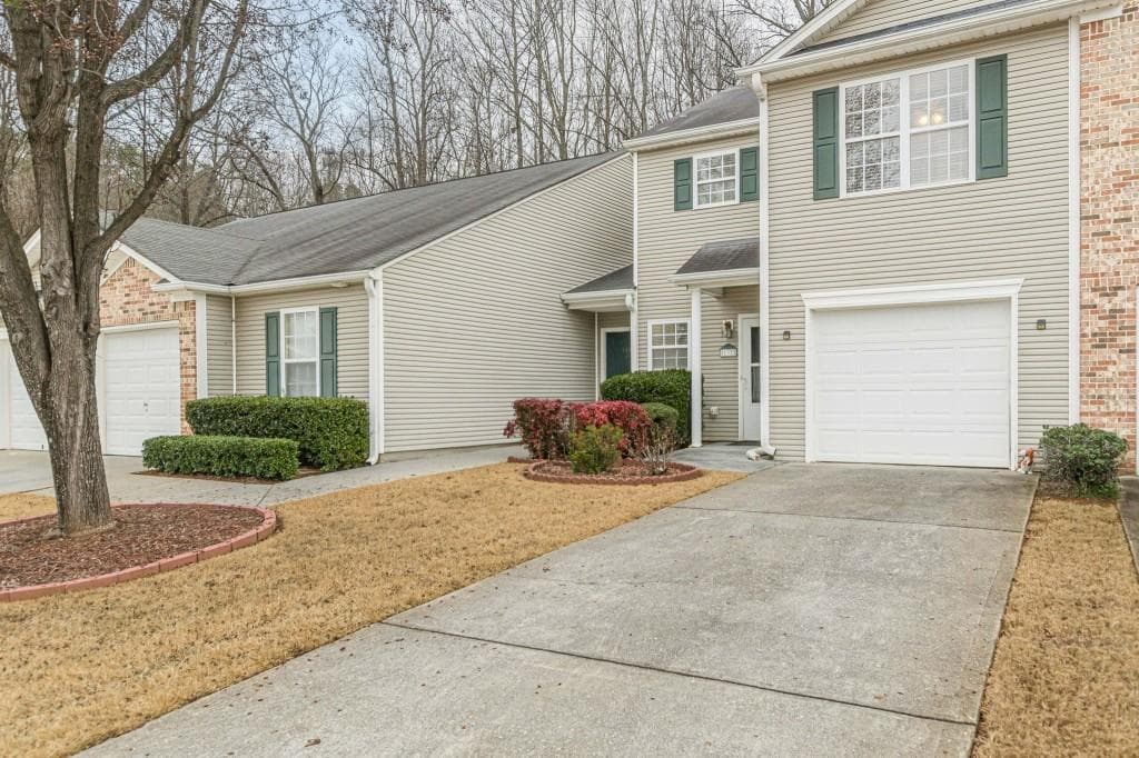 3 bedroom, 3 bathroom, 1,380 sq ft townhouse for sale at 137 Venture Path, Hiram, GA 30141 — photo 2