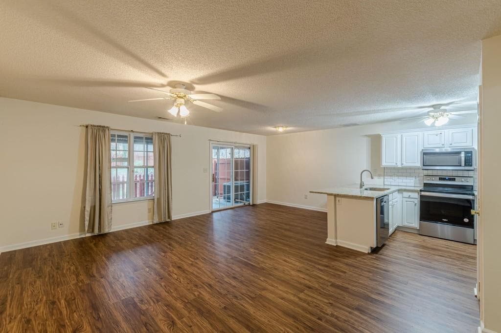 3 bedroom, 3 bathroom, 1,380 sq ft townhouse for sale at 137 Venture Path, Hiram, GA 30141 — photo 7