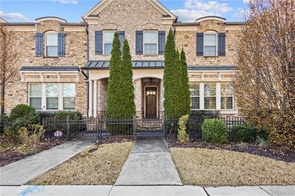 3 bedroom, 4 bathroom, 2,950 sq ft townhouse for sale at 1802 Stephanie Trail, Atlanta, GA 30329 — photo 1 of 25