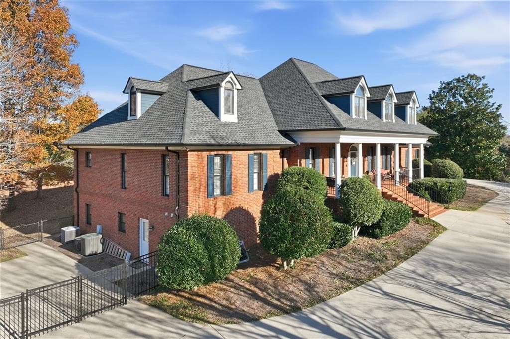 6 bedroom, 6 bathroom, 7,485 sq ft single family residence for sale at 2650 Waters Edge Drive, Gainesville, GA 30504 — photo 6