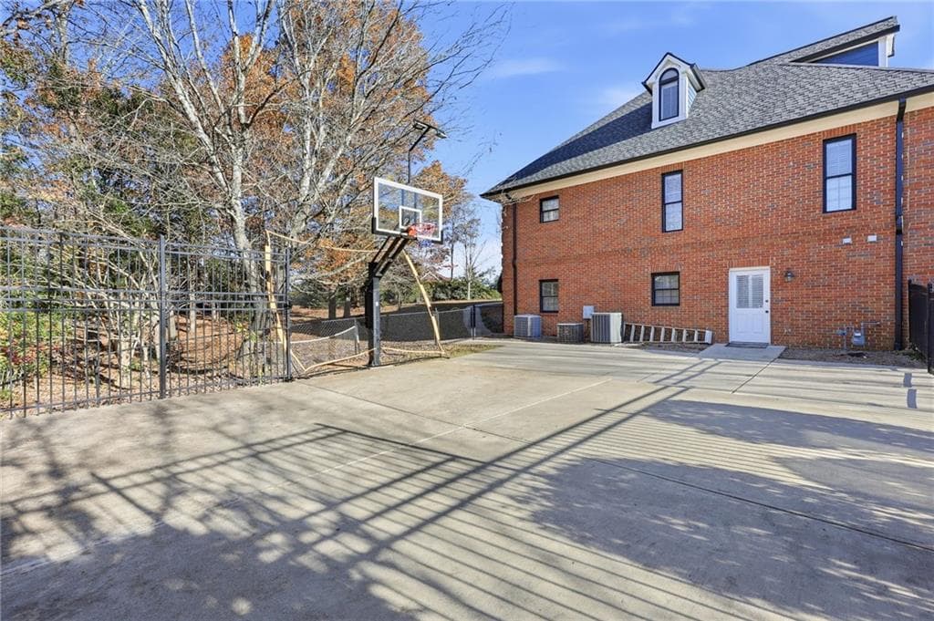 6 bedroom, 6 bathroom, 7,485 sq ft single family residence for sale at 2650 Waters Edge Drive, Gainesville, GA 30504 — photo 7