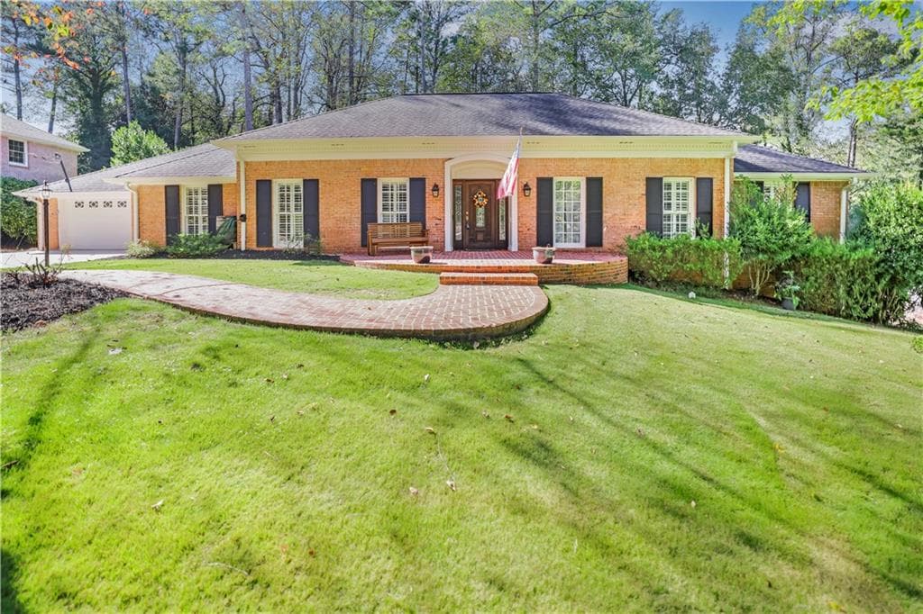 4 bedroom, 3 bathroom, 3,784 sq ft single family residence under contract at 5735 Riverwood Drive, Atlanta, GA 30328 — photo 3