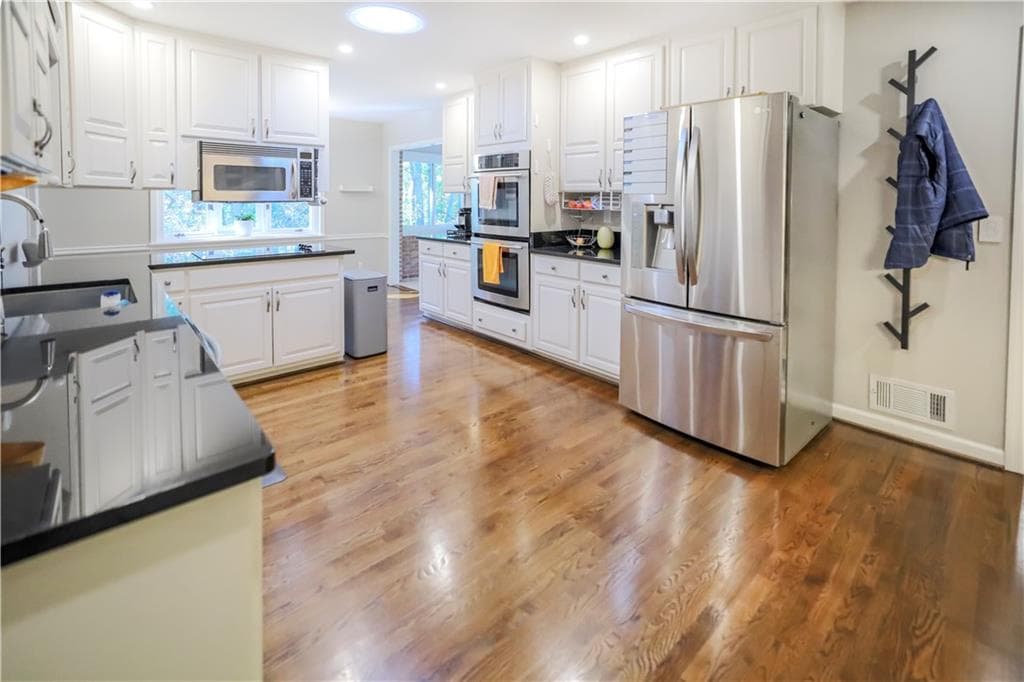 4 bedroom, 3 bathroom, 3,784 sq ft single family residence under contract at 5735 Riverwood Drive, Atlanta, GA 30328 — photo 7