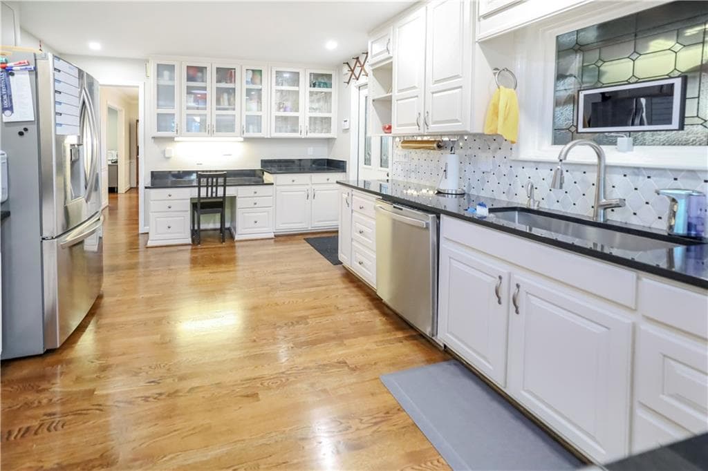 4 bedroom, 3 bathroom, 3,784 sq ft single family residence under contract at 5735 Riverwood Drive, Atlanta, GA 30328 — photo 8