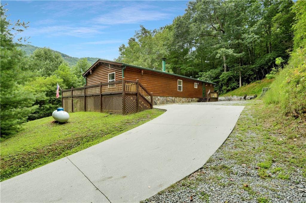 1390 Snake Nation Road, Blue Ridge, GA 30513 — most recent listing photo