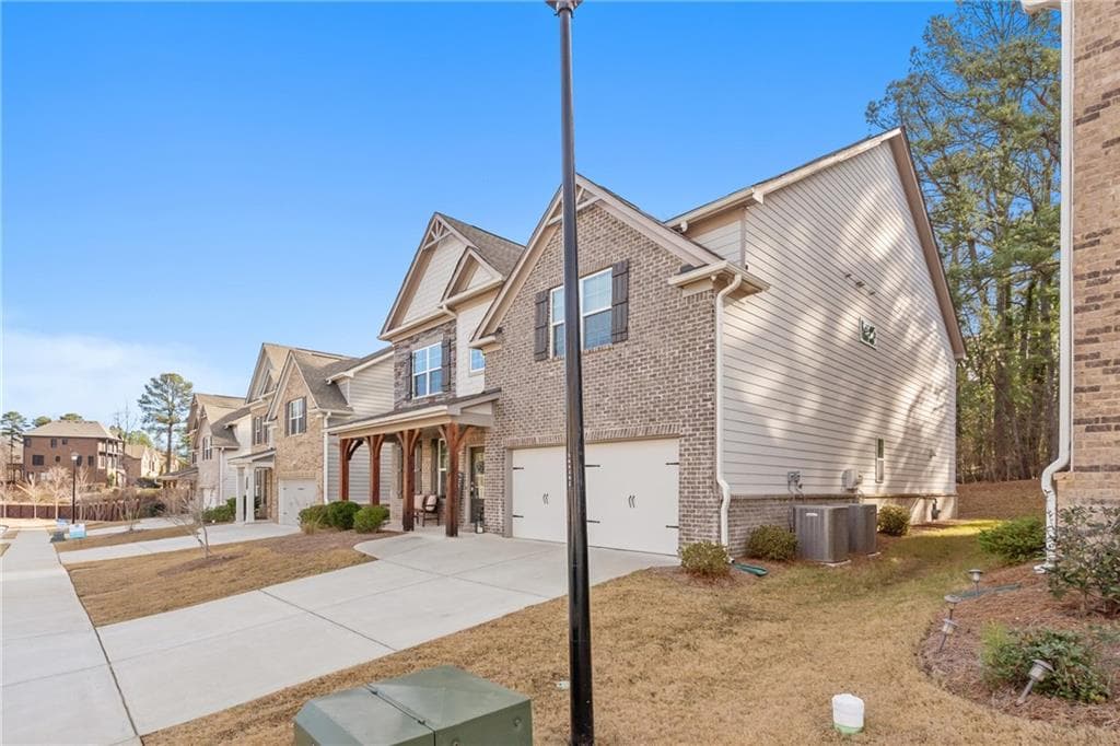 6 bedroom, 4 bathroom, 3,721 sq ft single family residence for sale at 4437 Waxwing Street, Hoschton, GA 30548 — photo 2