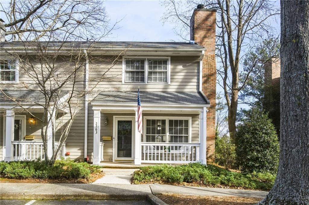2 bedroom, 2 bathroom, 1,040 sq ft condominium sold at 2763 Farmstead Road, Smyrna, GA 30080