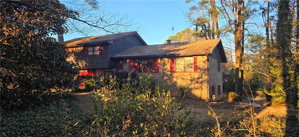 562 Gregg Drive, Lilburn, GA 30047 — most recent listing photo