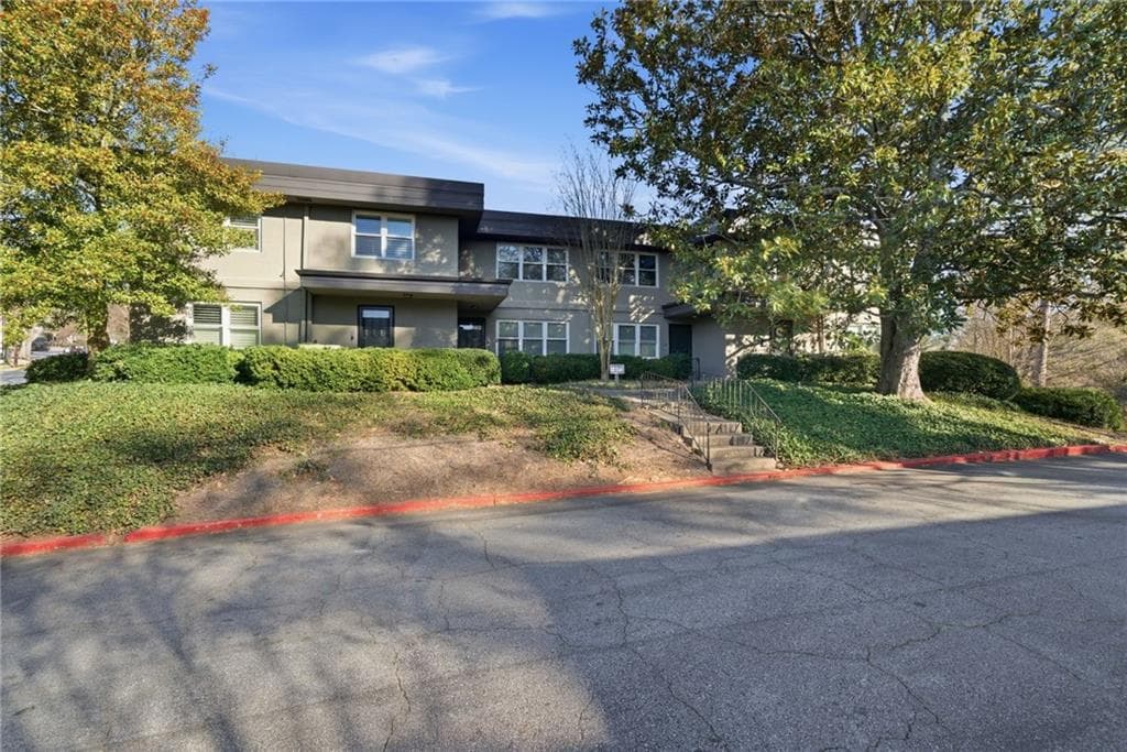 285 Lakemoore Drive B, Atlanta, GA 30342 — most recent listing photo