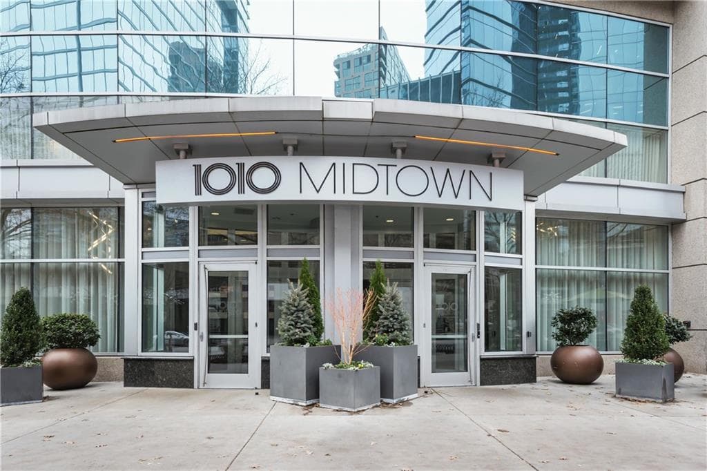 2 bedroom, 2 bathroom, 1,213 sq ft condominium under contract at 1080 Peachtree Street 904, Atlanta, GA 30309