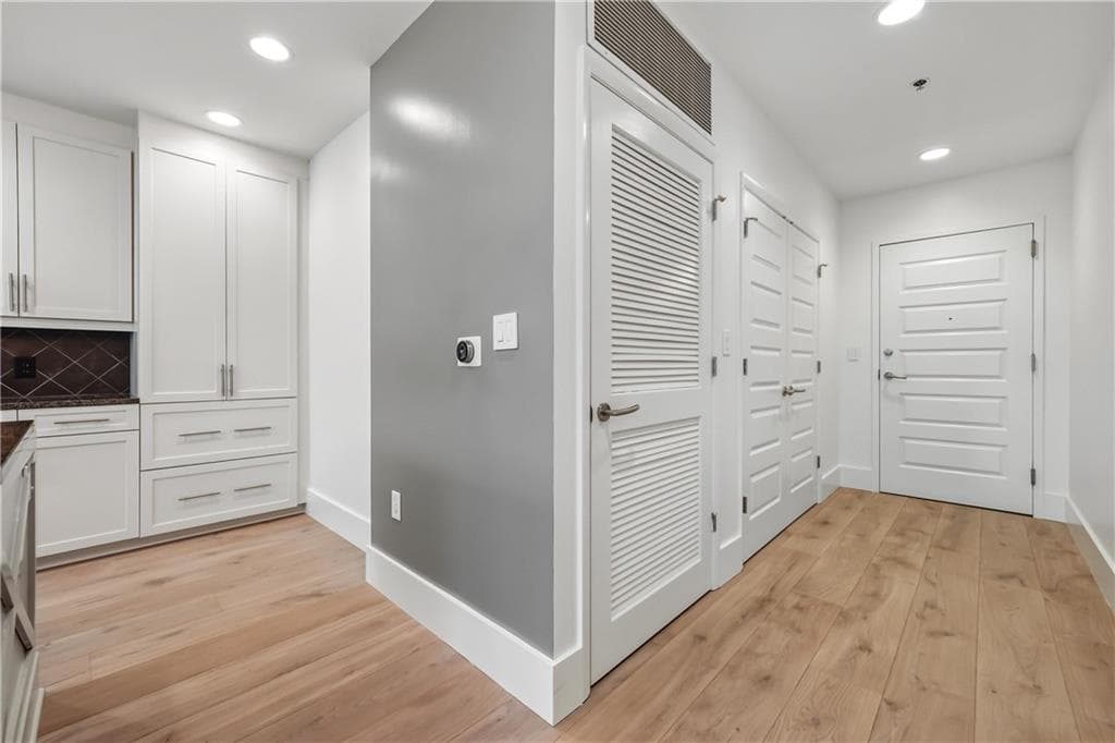 2 bedroom, 2 bathroom, 1,213 sq ft condominium under contract at 1080 Peachtree Street 904, Atlanta, GA 30309 — photo 3