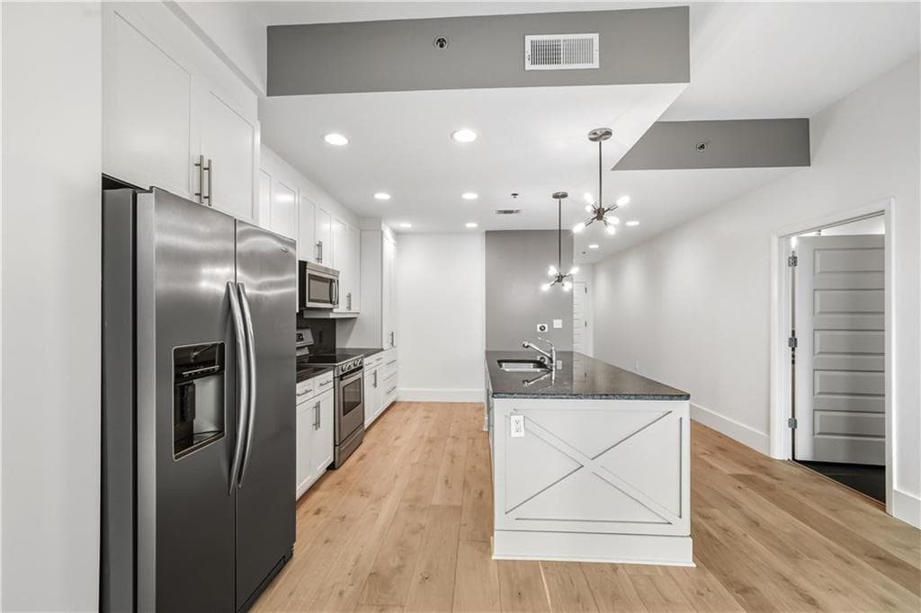 2 bedroom, 2 bathroom, 1,213 sq ft condominium under contract at 1080 Peachtree Street 904, Atlanta, GA 30309 — photo 6