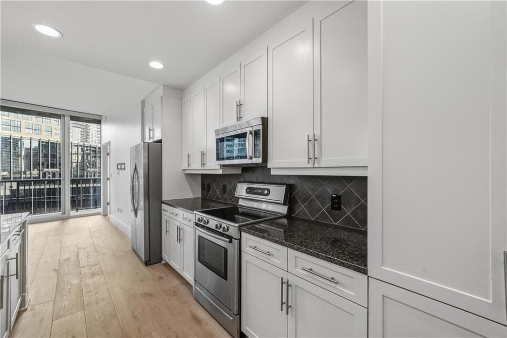 2 bedroom, 2 bathroom, 1,213 sq ft condominium under contract at 1080 Peachtree Street 904, Atlanta, GA 30309 — photo 7