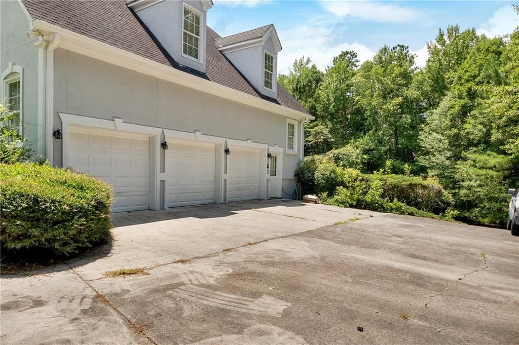 6 bedroom, 5 bathroom, 6,404 sq ft single family residence for sale at 205 Mill Run, Fayetteville, GA 30214 — photo 3