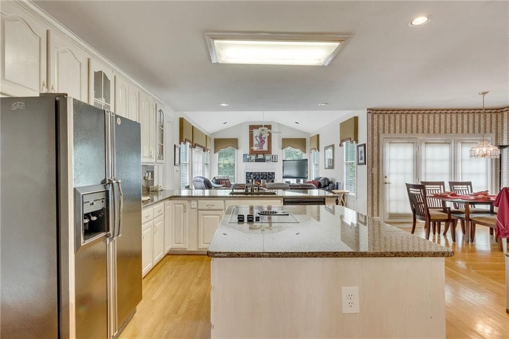 6 bedroom, 5 bathroom, 6,404 sq ft single family residence for sale at 205 Mill Run, Fayetteville, GA 30214 — photo 7