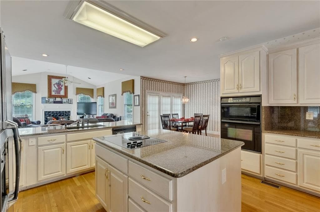 6 bedroom, 5 bathroom, 6,404 sq ft single family residence for sale at 205 Mill Run, Fayetteville, GA 30214 — photo 8