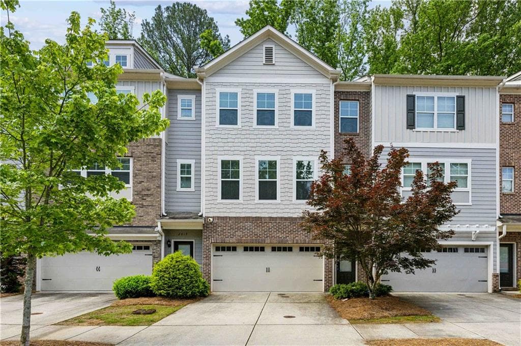 3 bedroom, 4 bathroom, 2,600 sq ft townhouse for sale at 2817 White Oak Lane, Decatur, GA 30032 — photo 2