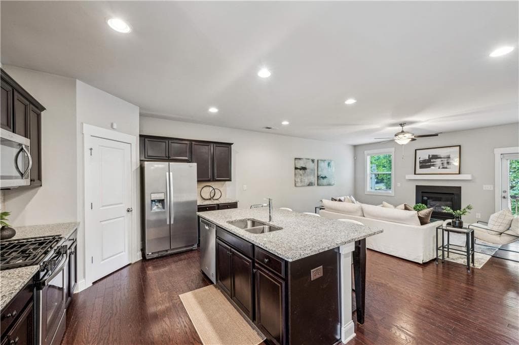 3 bedroom, 4 bathroom, 2,600 sq ft townhouse for sale at 2817 White Oak Lane, Decatur, GA 30032 — photo 7