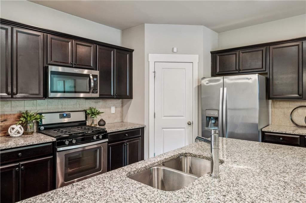 3 bedroom, 4 bathroom, 2,600 sq ft townhouse for sale at 2817 White Oak Lane, Decatur, GA 30032 — photo 10
