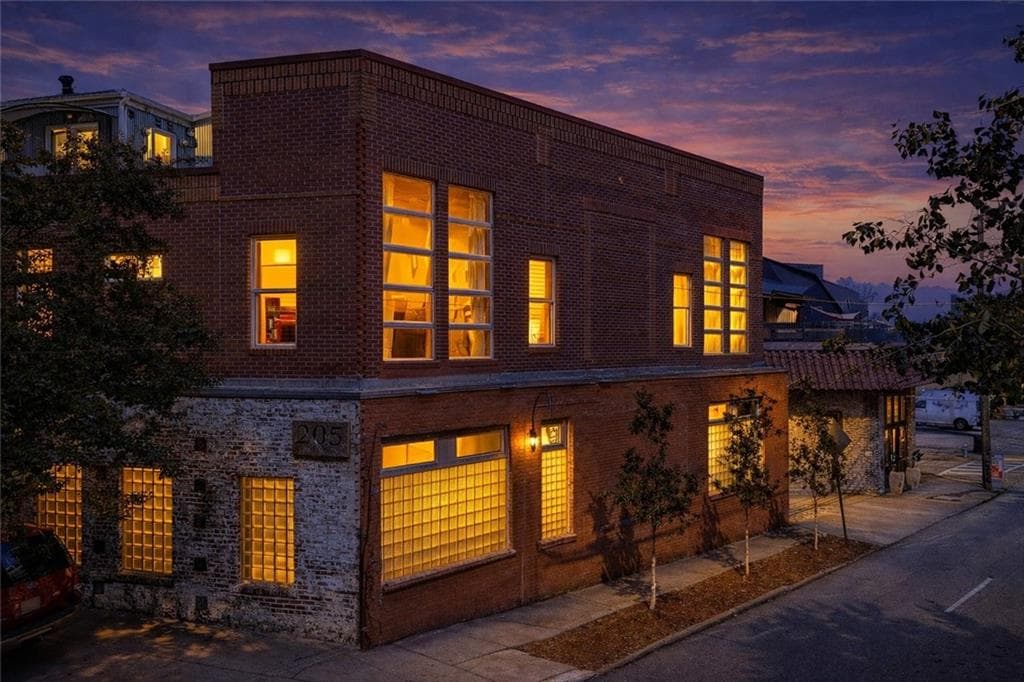 2 bedroom, 3 bathroom, 2,037 sq ft condominium sold at 205 Walker Street G8, Atlanta, GA 30313