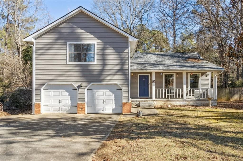 3 bedroom, 3 bathroom, 1,815 sq ft single family residence sold at 204 Groveland Drive, Peachtree City, GA 30269