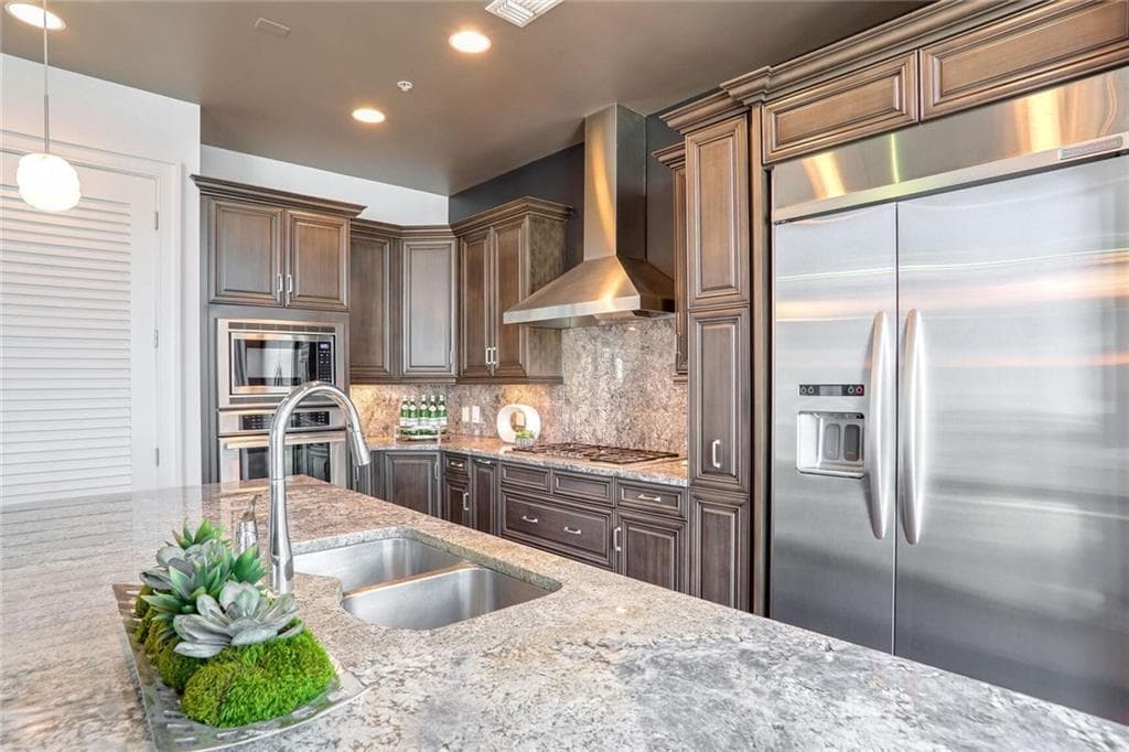 2 bedroom, 3 bathroom, 2,289 sq ft condominium for sale at 1065 Peachtree Street 3505, Atlanta, GA 30309 — photo 3