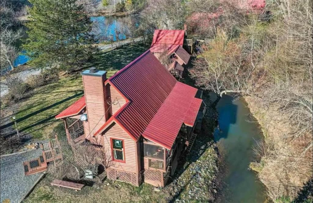 3 bedroom, 2 bathroom, 1,250 sq ft single family residence under contract at 64 Bear Lake Drive, Blue Ridge, GA 30513