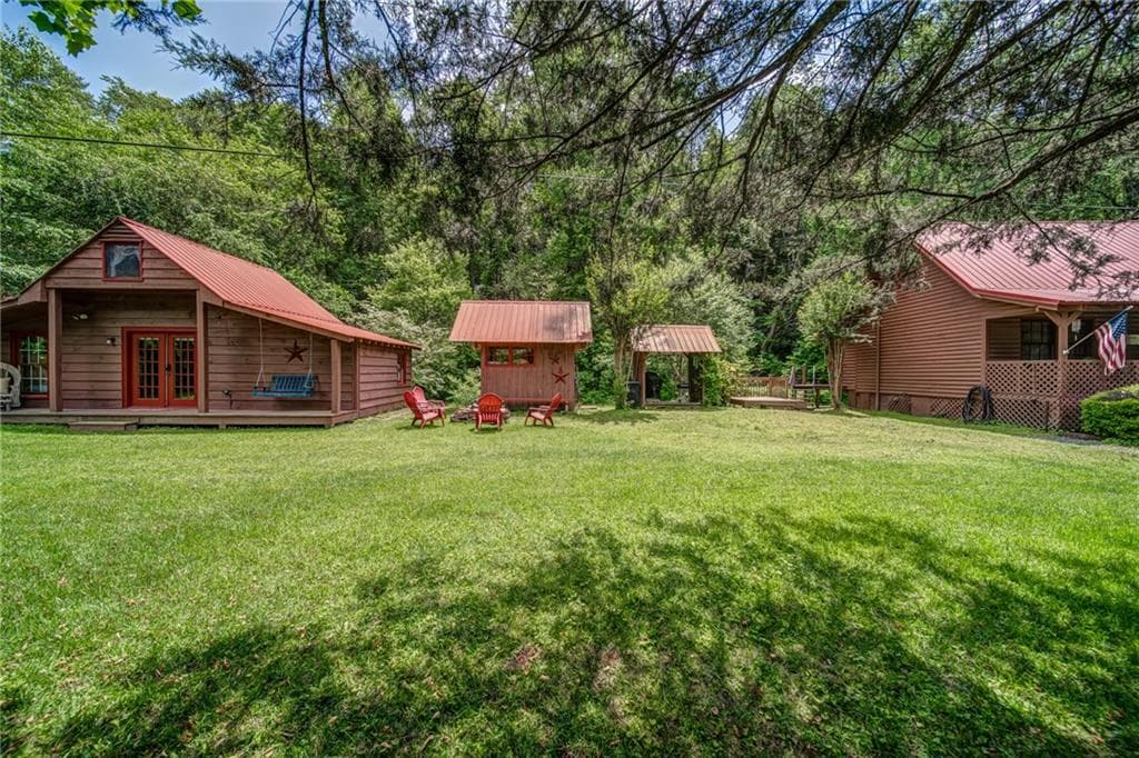 3 bedroom, 2 bathroom, 1,250 sq ft single family residence under contract at 64 Bear Lake Drive, Blue Ridge, GA 30513 — photo 3