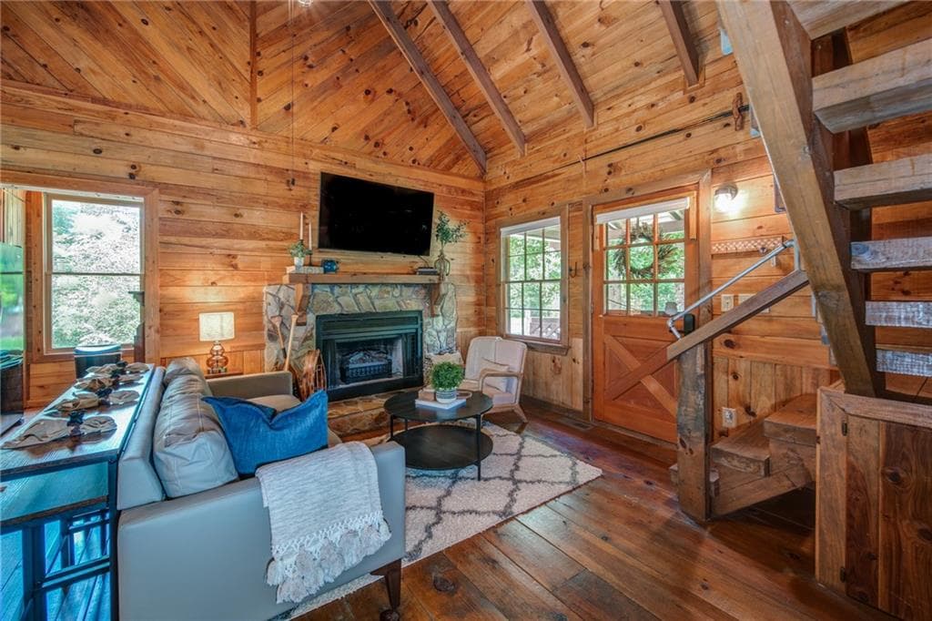 3 bedroom, 2 bathroom, 1,250 sq ft single family residence under contract at 64 Bear Lake Drive, Blue Ridge, GA 30513 — photo 5