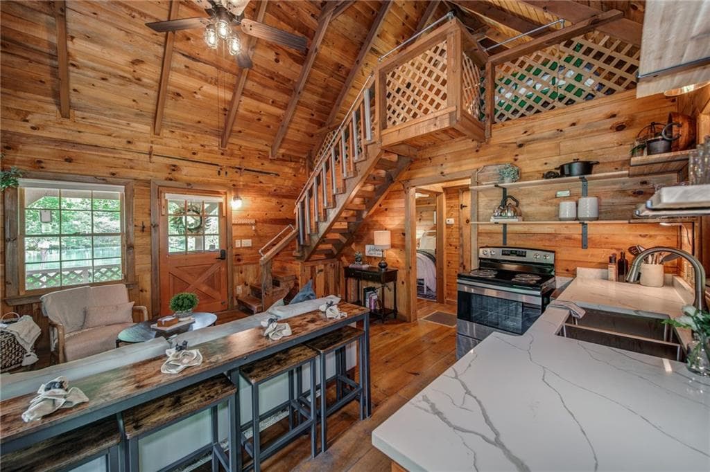 3 bedroom, 2 bathroom, 1,250 sq ft single family residence under contract at 64 Bear Lake Drive, Blue Ridge, GA 30513 — photo 8