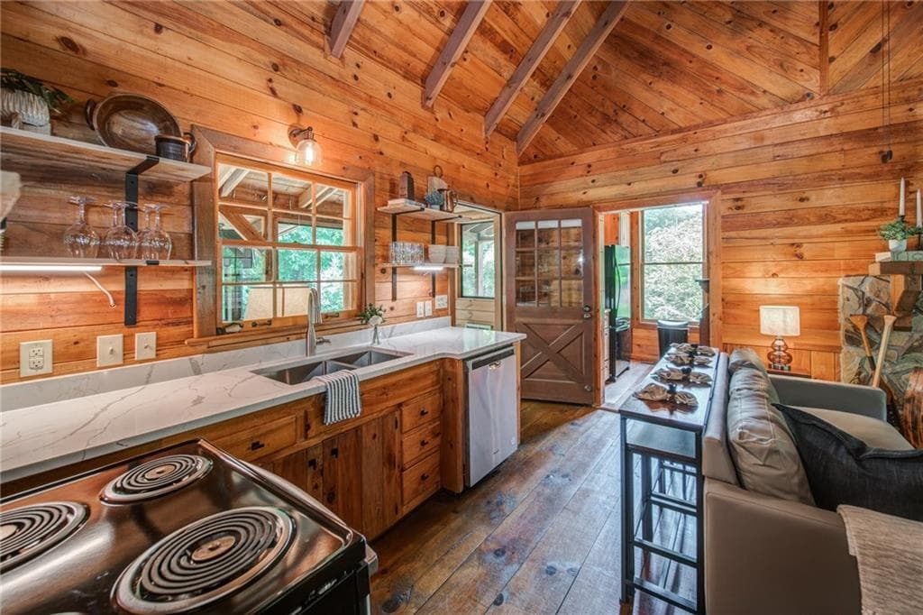 3 bedroom, 2 bathroom, 1,250 sq ft single family residence under contract at 64 Bear Lake Drive, Blue Ridge, GA 30513 — photo 10