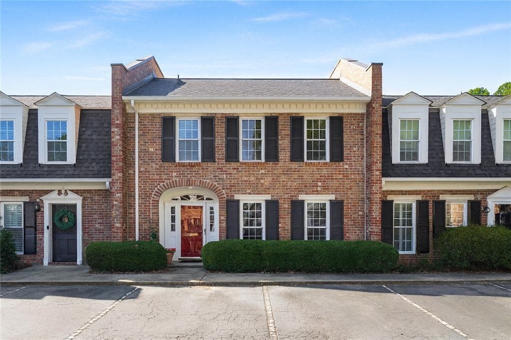 3 bedroom, 3 bathroom, 1,560 sq ft townhouse sold at 6 Scotland Place, Atlanta, GA 30318