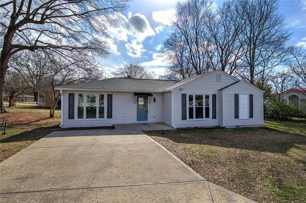 2 bedroom, 3 bathroom, 1,088 sq ft single family residence for sale at 30 Grove Circle, Cartersville, GA 30120