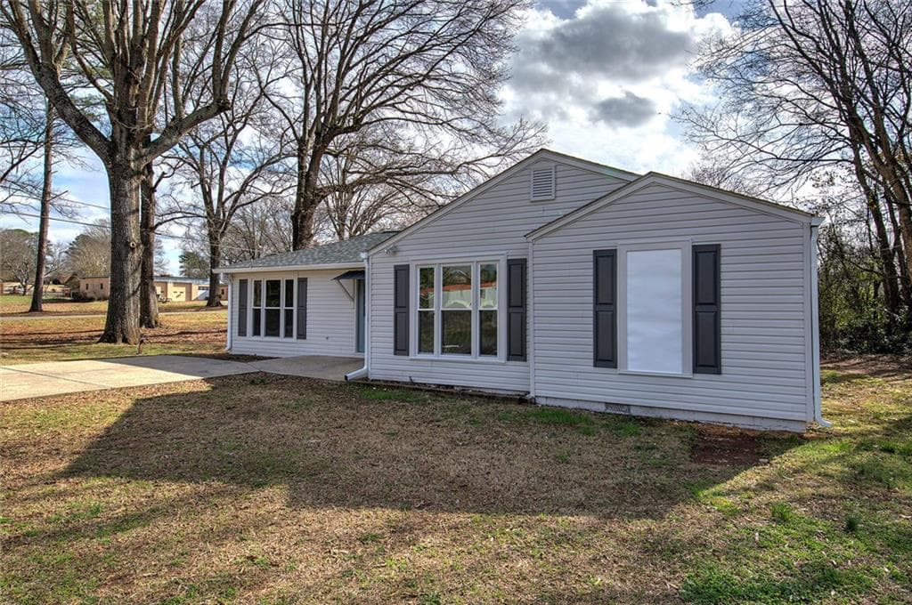 2 bedroom, 3 bathroom, 1,088 sq ft single family residence for sale at 30 Grove Circle, Cartersville, GA 30120 — photo 2