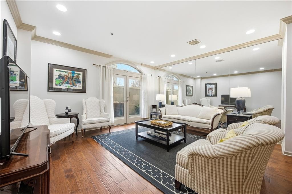 2 bedroom, 2 bathroom, 1,400 sq ft condominium sold at 2499 Peachtree Road 108, Atlanta, GA 30305