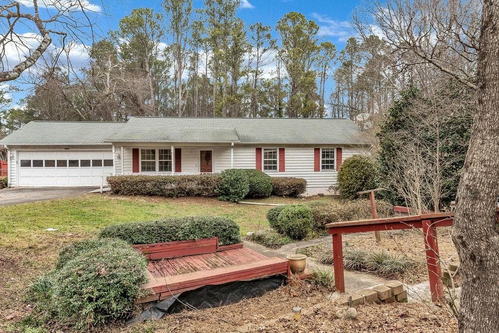 4 bedroom, 3 bathroom, 1,503 sq ft single family residence sold at 5800 Yellow Creek Road, Murrayville, GA 30564