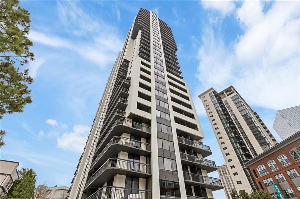 1 bedroom, 1 bathroom, 750 sq ft condominium sold at 3481 Lakeside Drive 1905, Atlanta, GA 30326