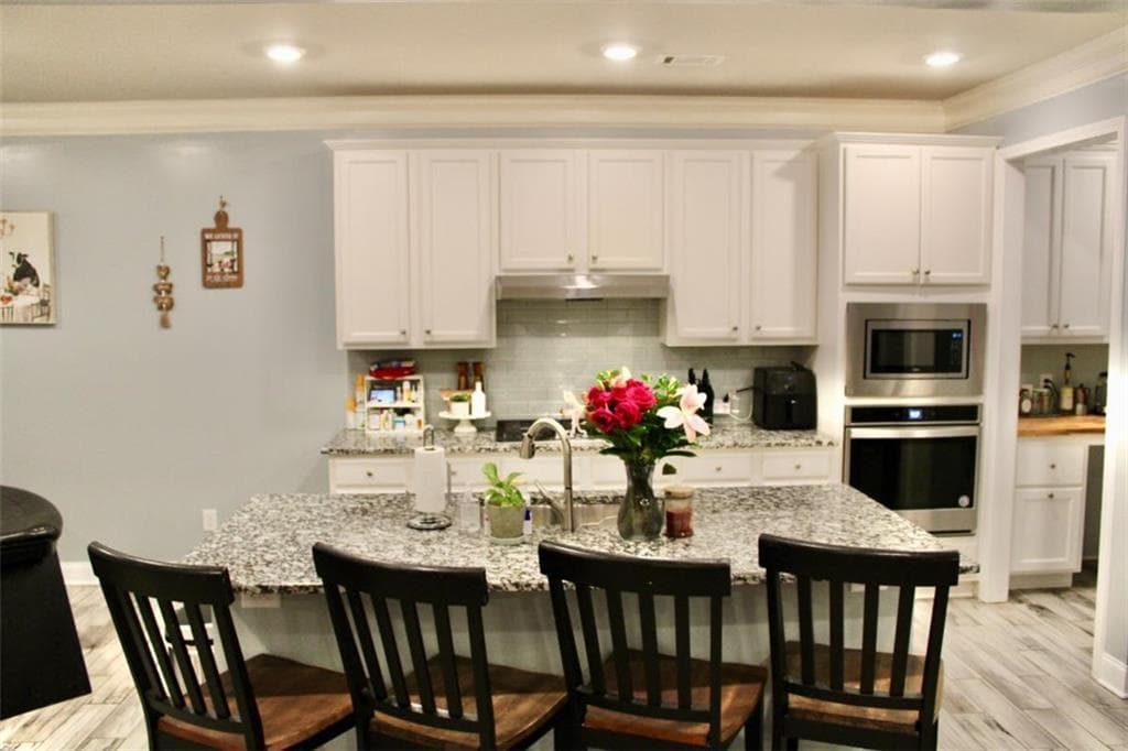 5 bedroom, 4 bathroom, 2,569 sq ft single family residence for sale at 4613 Water Oak Court, Gainesville, GA 30504 — photo 4