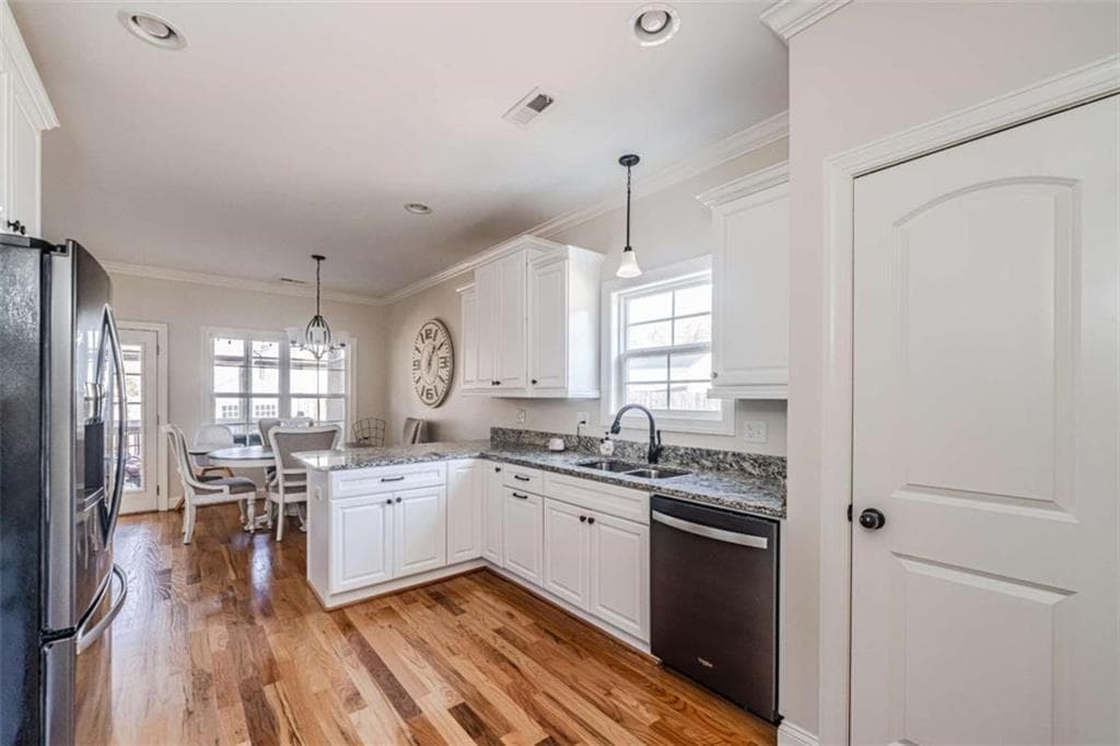 3 bedroom, 2 bathroom, 1,740 sq ft single family residence for sale at 25 Greer Drive, Rome, GA 30161 — photo 6